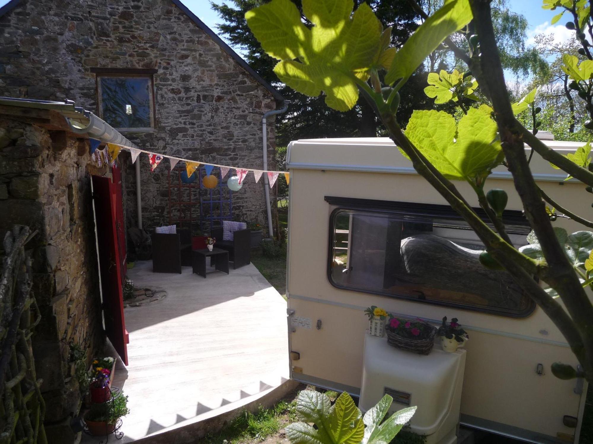 Bretagne Chambre D'Hotes Suite 53M2 Et Caravane Vintage Avec Cuisine Et Salle De Bains Privees Brittany B&B 53M2 Suite And Vintage Caravan Glamping With Private Kitchen And Bathroom Pleumeur-Gautier ภายนอก รูปภาพ
